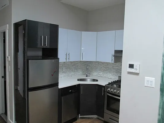 Rented by Evergreen Apartments BK | media 30