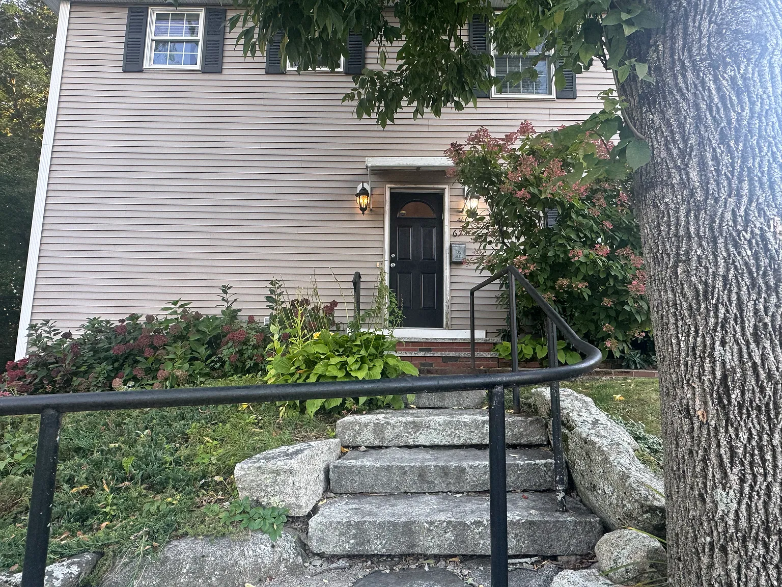 3 bed, 2196 sqft, $3,700 — Photo 2