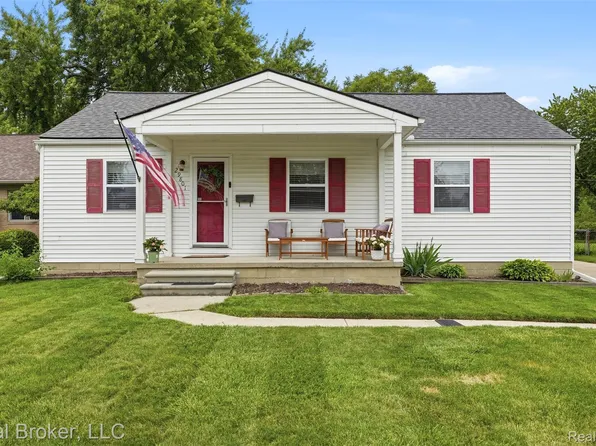 29801 Gloria St, Saint Clair Shores, MI 48082