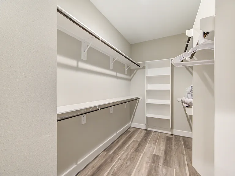 2418 Everett St — Photo 27