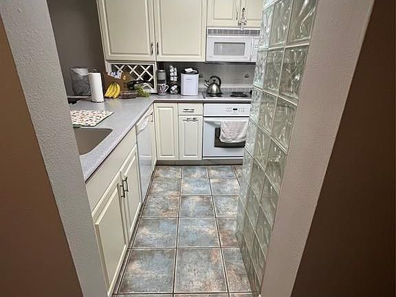 2nd image of 3913 Sunrise Dr #21