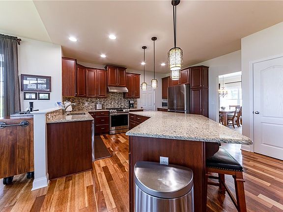 5th image of 807 Highfield Ct