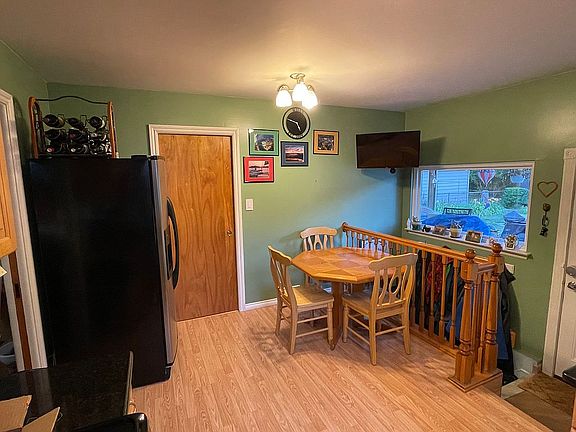 Eat in kitchen area
