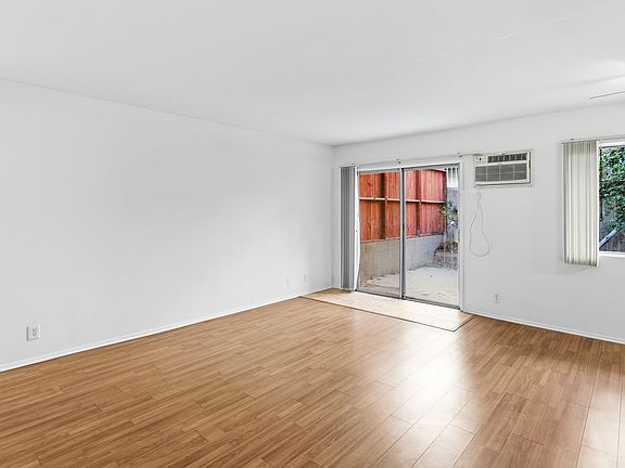 3rd image of 1812 Westholme Ave Unit 2
