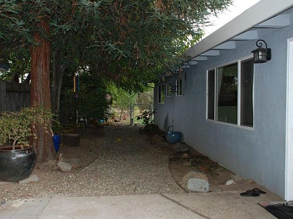 3rd image of 513 Dudley Dr