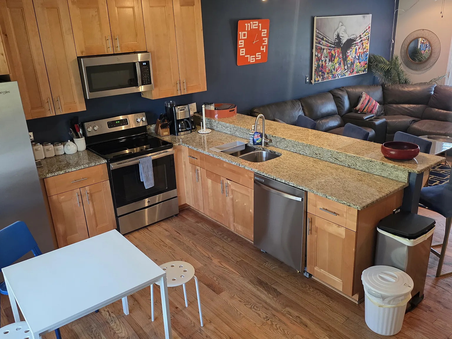 2 bed, 2.5 bath, 1480 sqft, $2,200 — Photo 4