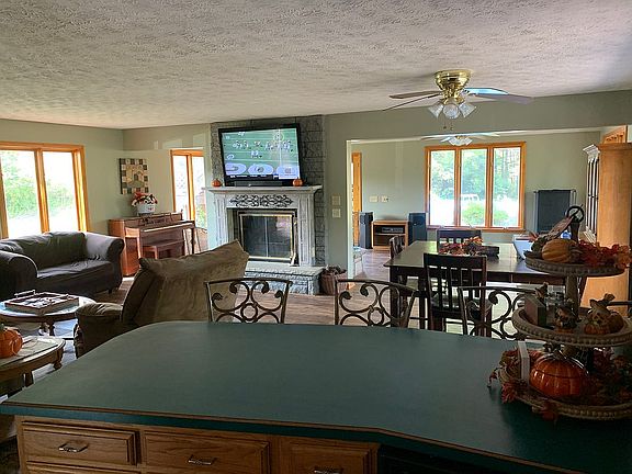 Open Liv/Rm Bkfst/area 