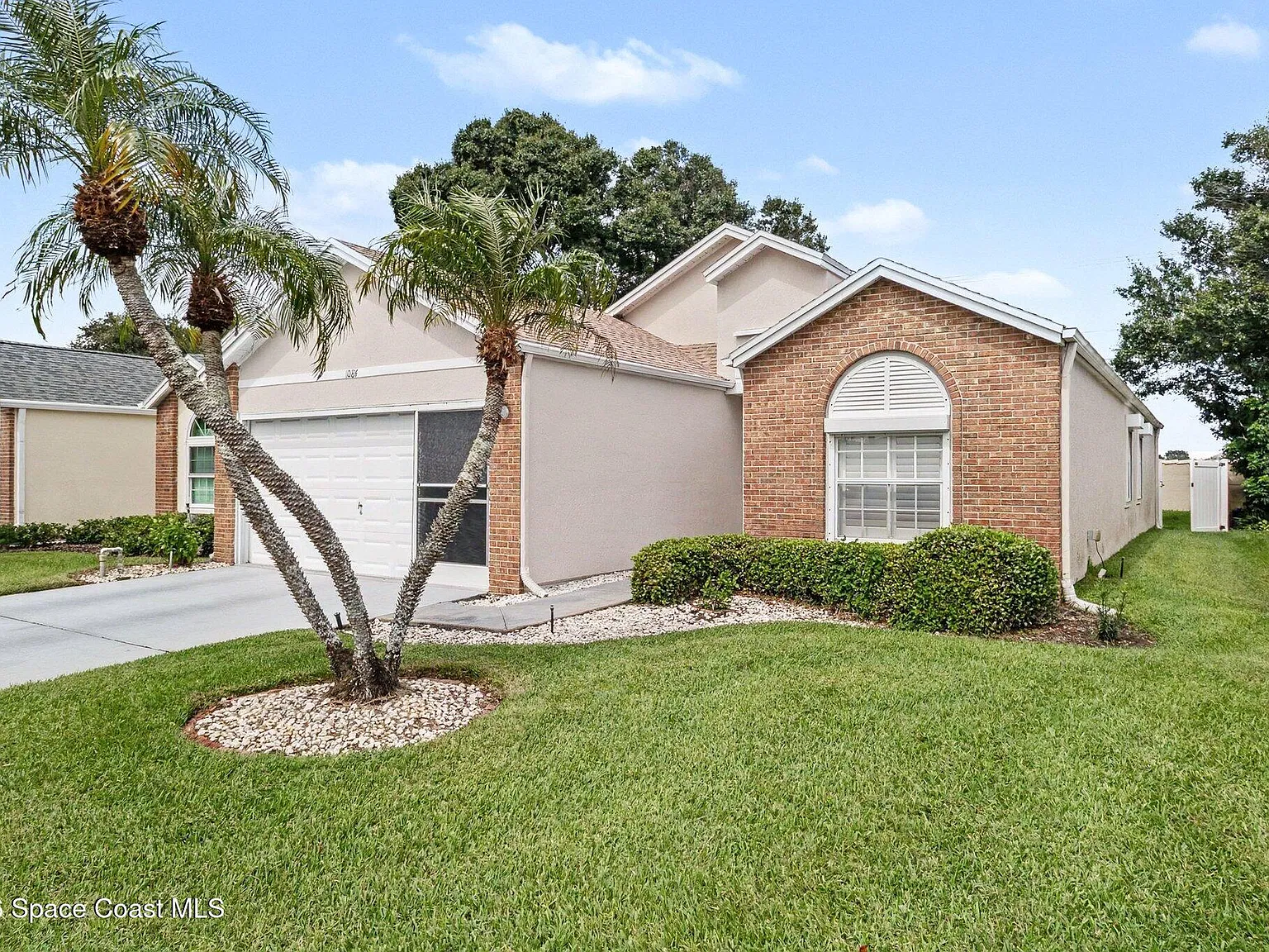3 bed, 2.0 bath, 1482 sqft, $2,100 — Photo 2