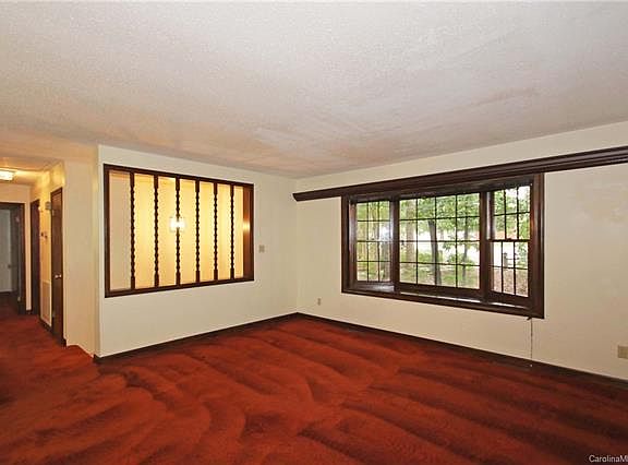 4th image of 219 E Meadowview Dr