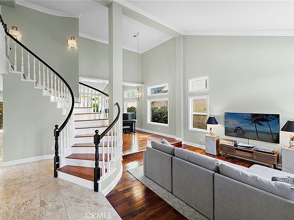 3rd image of 32241 Ridgeway Ave