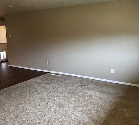 2nd image of 1520 Golding Dr