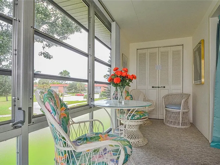 103 Royal Oak Dr — Photo 1