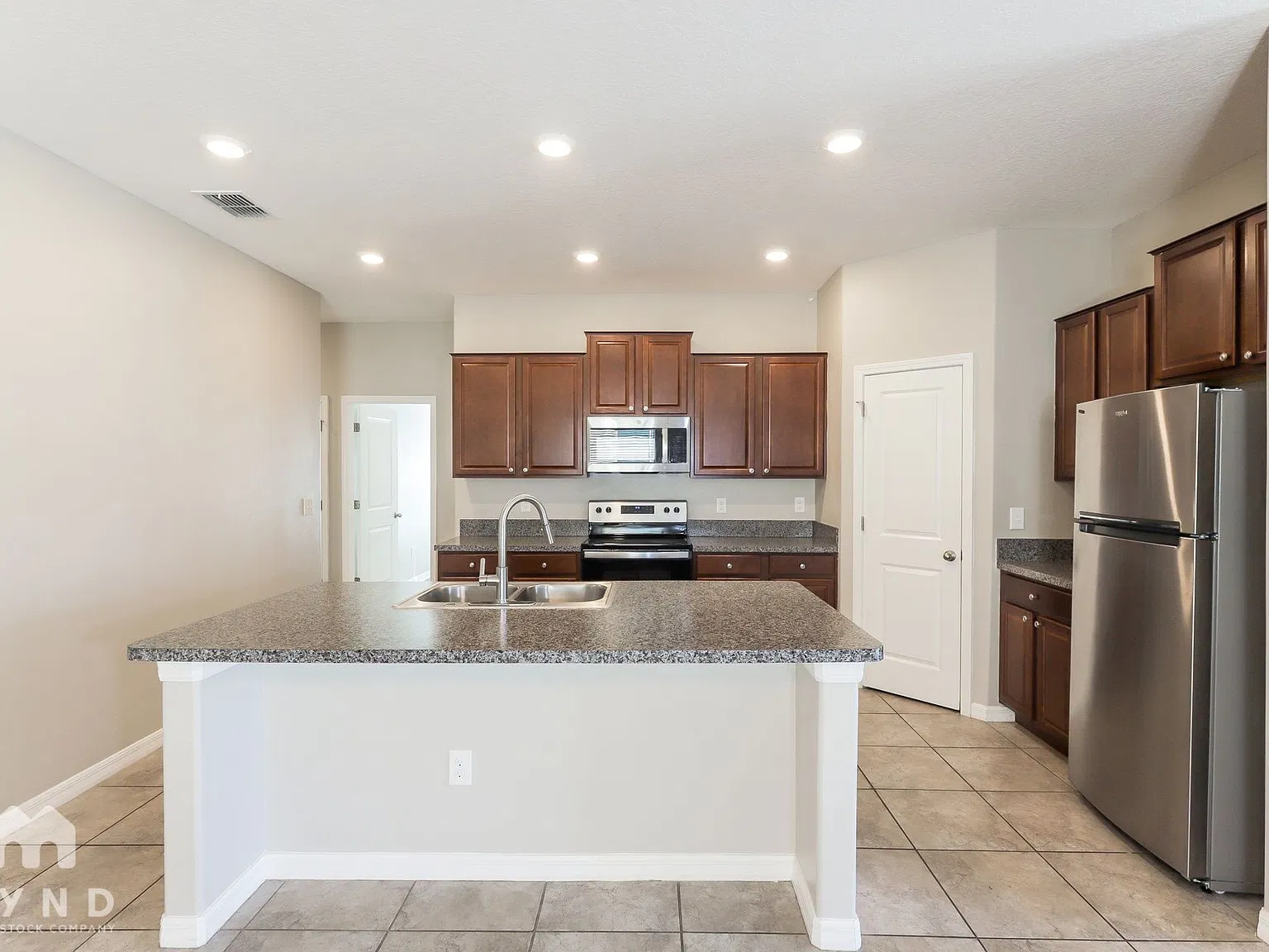 4 bed, 2.0 bath, 1841 sqft, $2,215 — Photo 3