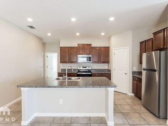 3rd image of 15511 Bawtree Gate Ln