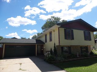 152 Newport Dr, Bolingbrook, IL 60440