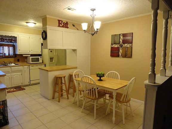 5th image of 109 Goliad St
