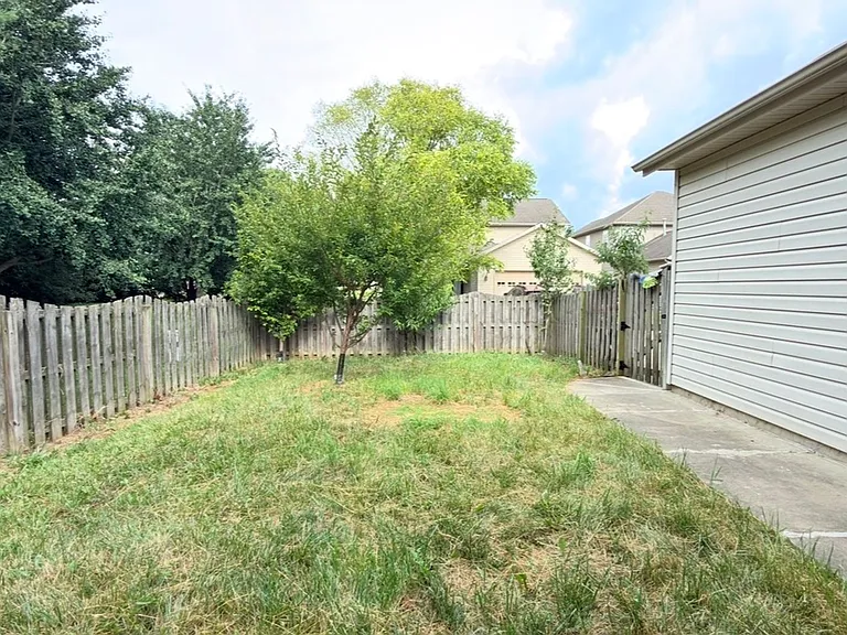 1036 Edgerton St — Photo 26