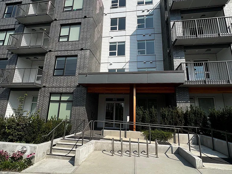 645 Como Lake Ave #204 — Photo 4