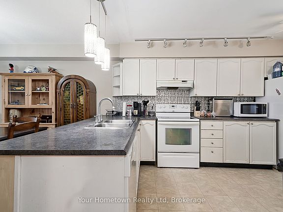 4th image of 10 Mulligan Ln #9