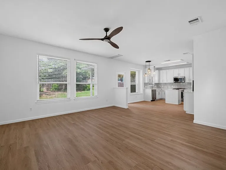 10416 Beard Ave — Photo 6