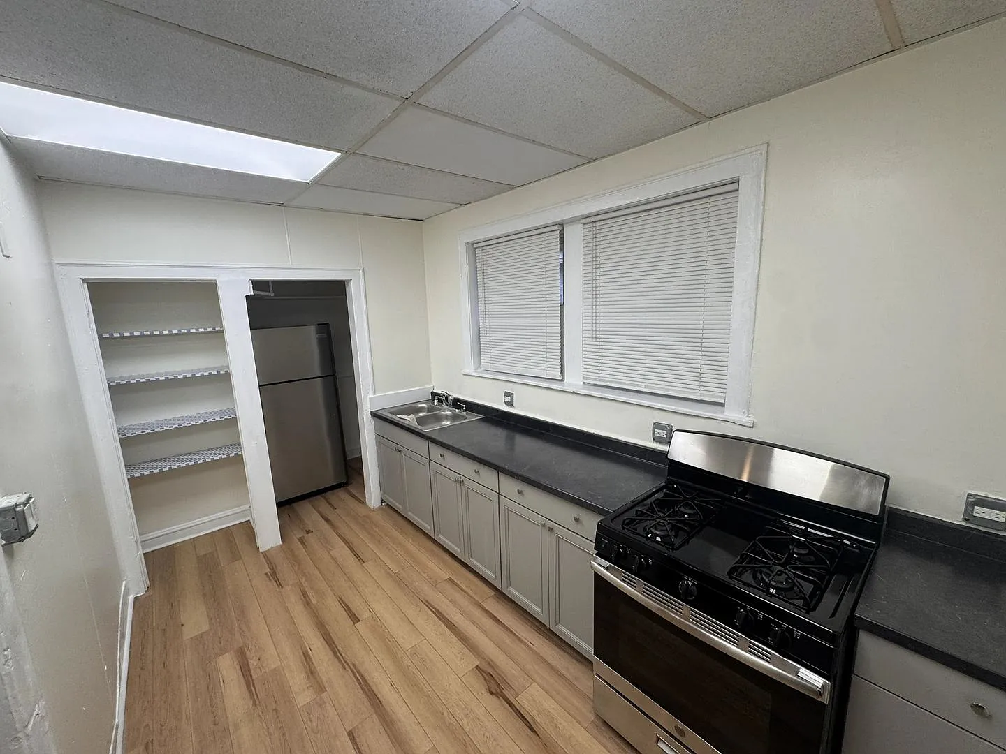 8046 S Langley Avenue — Photo 3