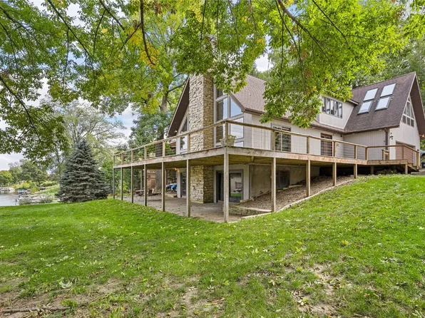 1929 Cottage Park Dr NE, Solon, IA 52333