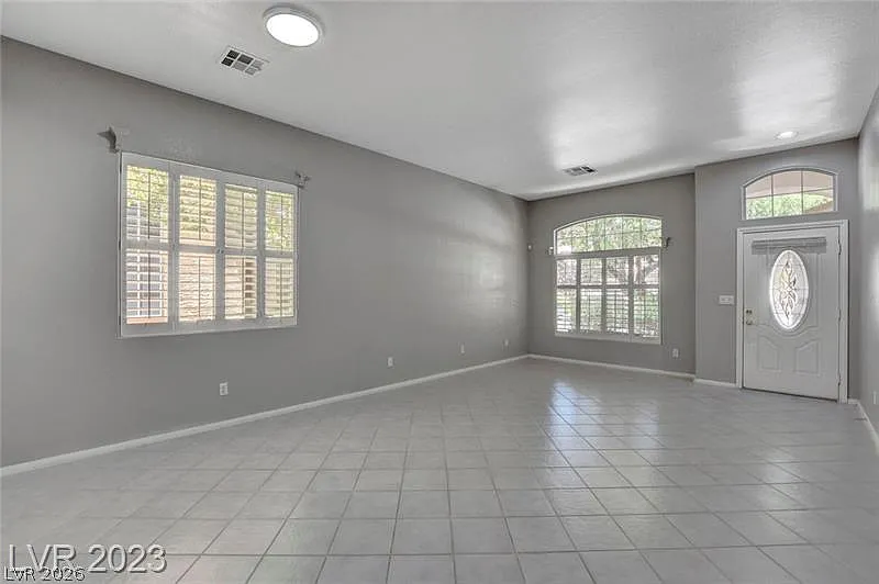 3 bed, 2.0 bath, 1725 sqft, $2,300 — Photo 3