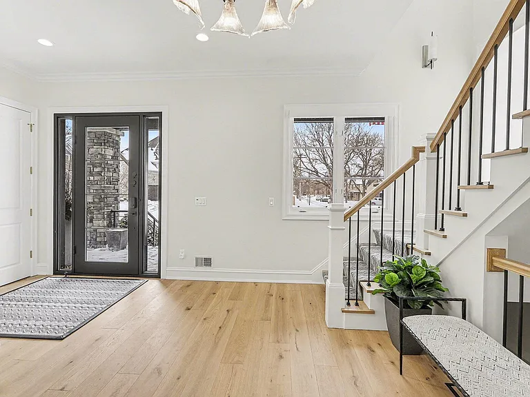 484 Park St — Photo 15