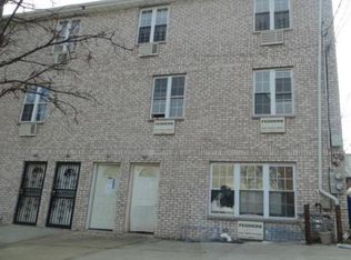 1054 E 215th St, Bronx, NY 10469