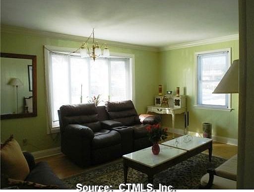 3rd image of 350 Oakwood St