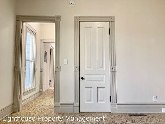 5th image of 118 E Court St
