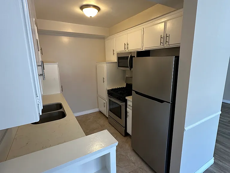 1355 N Poinsettia Pl #8 — Photo 7
