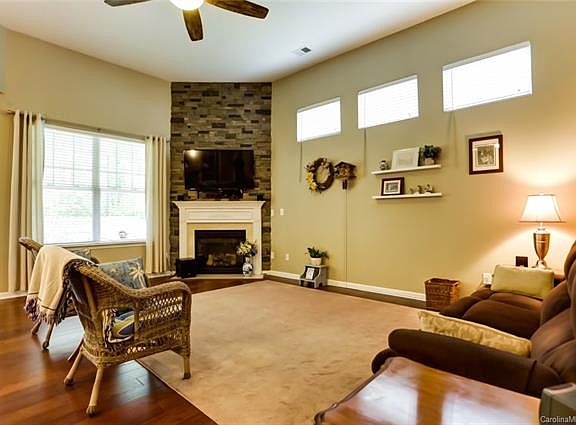 4th image of 672 Goldflower Dr