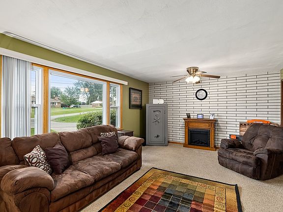 2nd image of 1085 Oakdale Dr