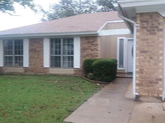 2nd image of 300 Chambers Creek Dr S