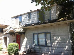 5222 22nd Ave NE, Seattle, WA 98105
