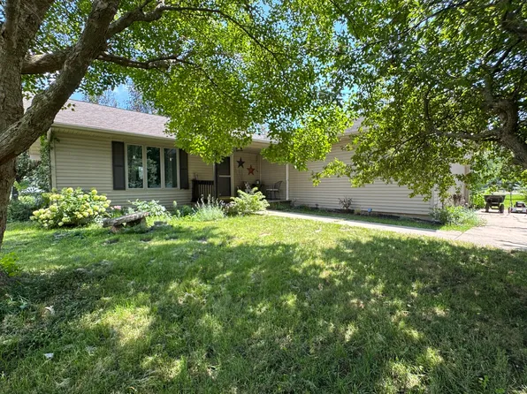 220 S Hossack St, Seneca, IL 61360
