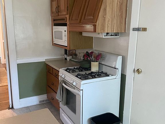 other side of kitchen