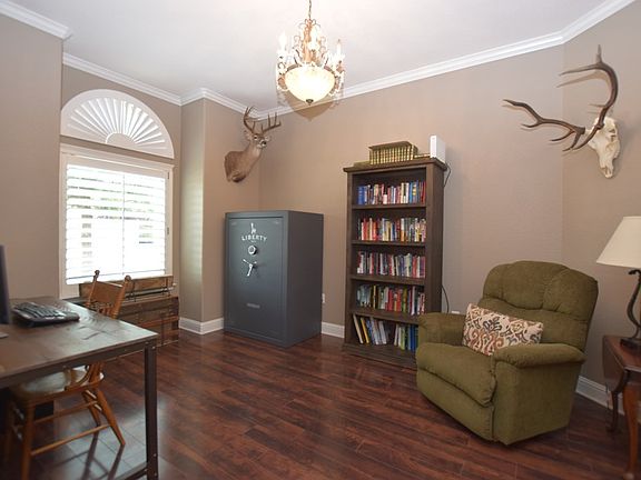 5th image of 309 Skywood Cir