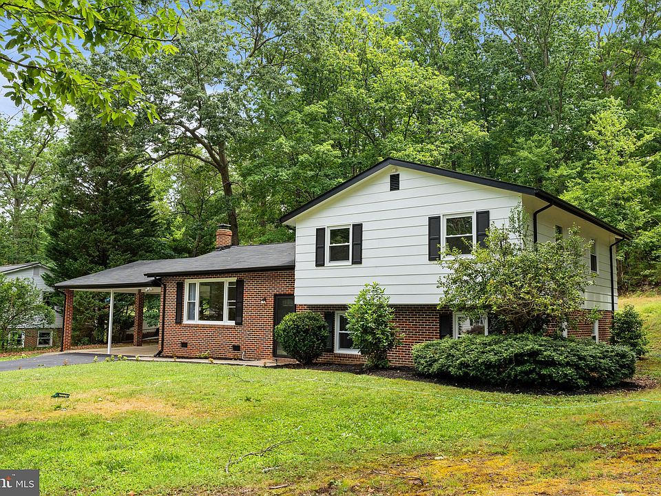 1st image of 22856 Gunston Dr