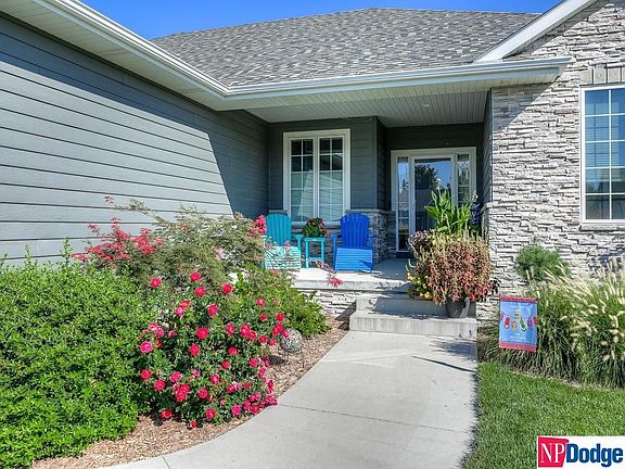 3rd image of 2828 Brooks Hollow Dr