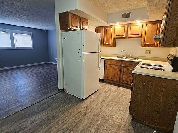 3rd image of 2330 & 2324 E Locust St #201