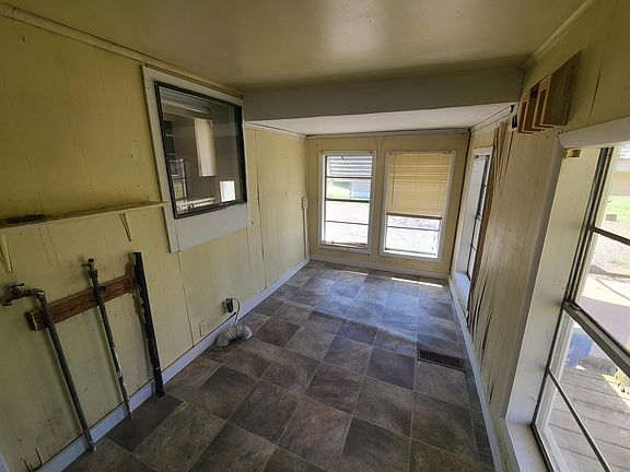 5th image of 207 N 6th St