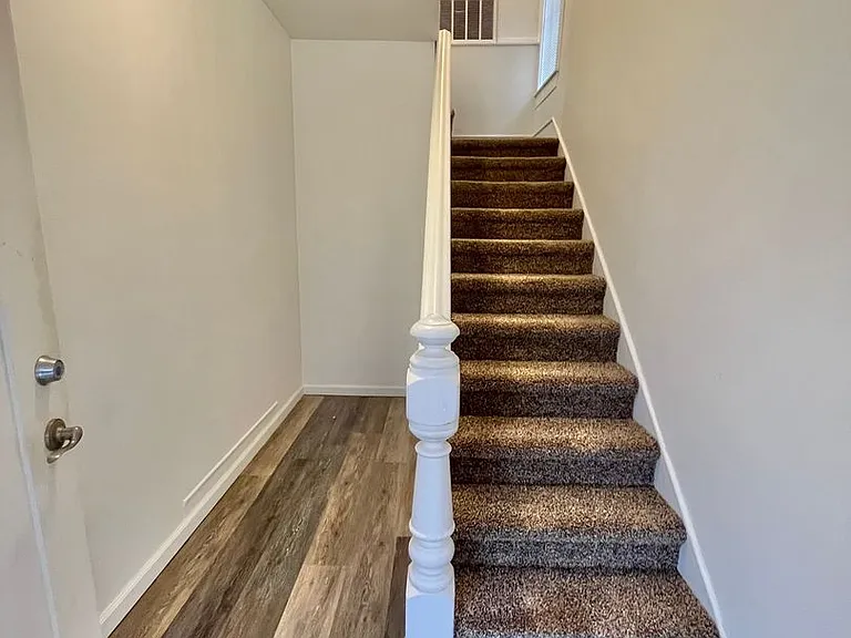 815 W 11th St — Photo 14
