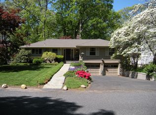 245 Canterbury Dr, Ramsey, NJ 07446