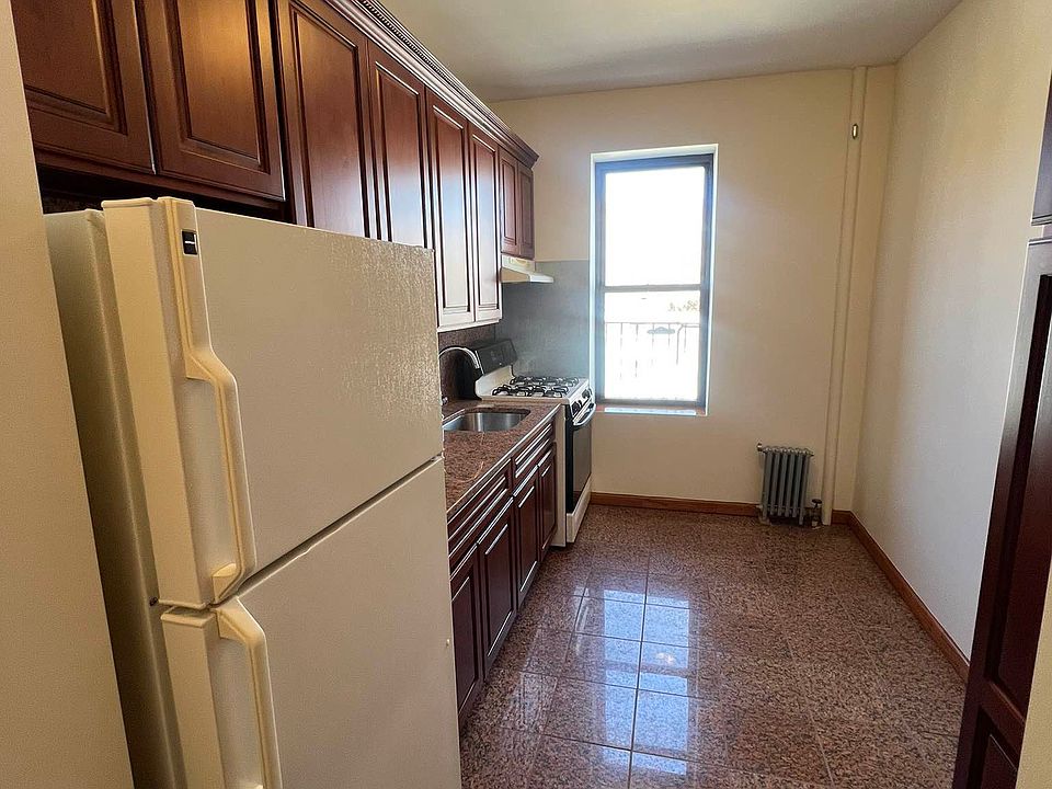 1st image of 402 Marine Ave APT 4