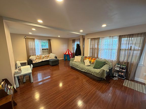 2nd image of 37 Mead Ave