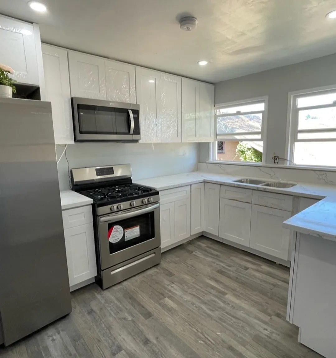 10 bed, 2200 sqft, $780 — Photo 3