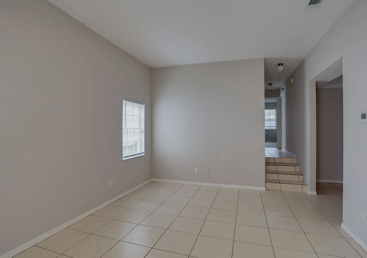 370 Springdale Dr — Photo 4