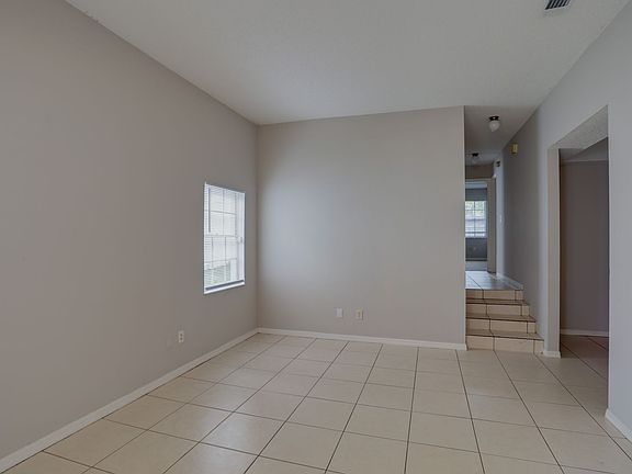 4th image of 370 Springdale Dr